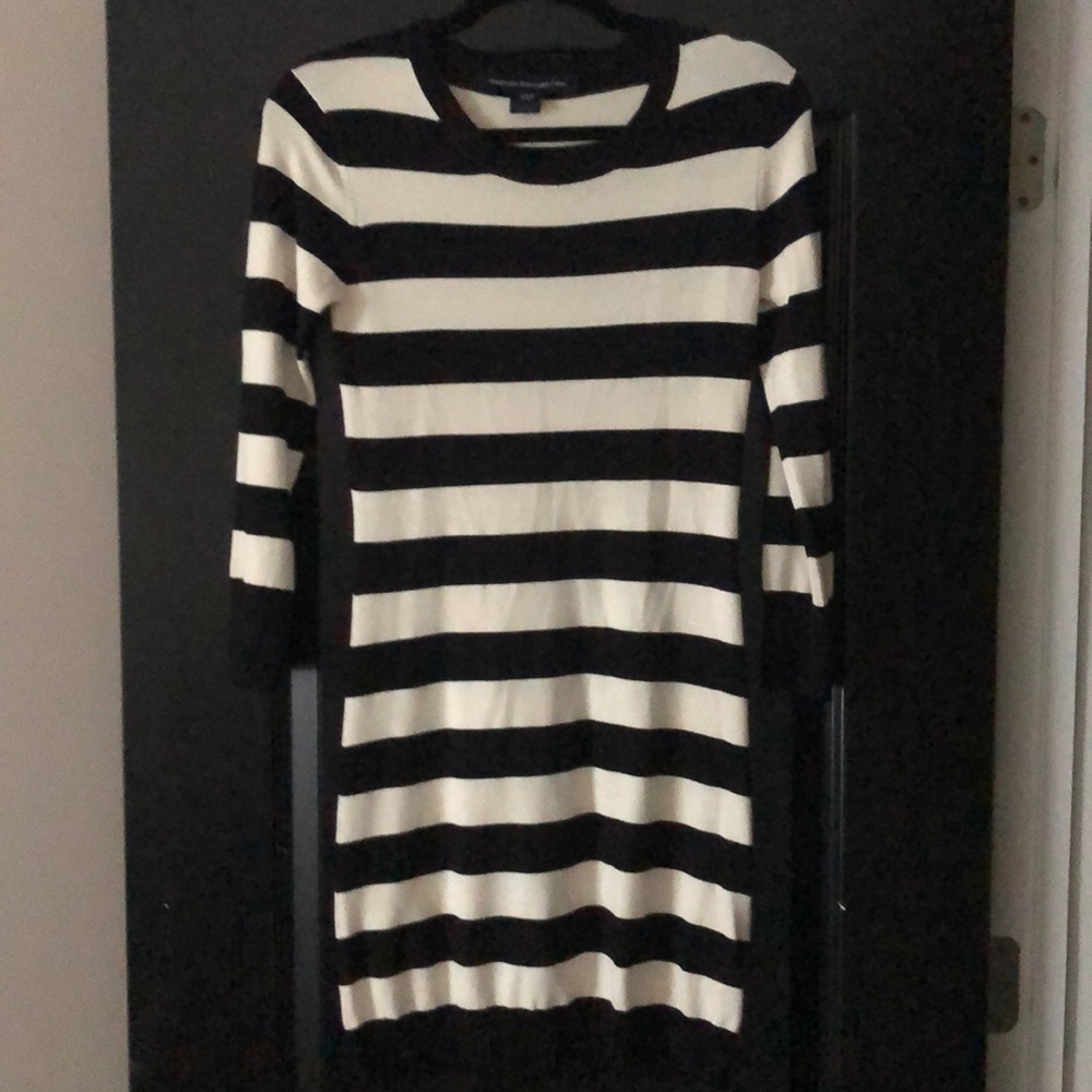 Black and white 3/4 sleeve dress